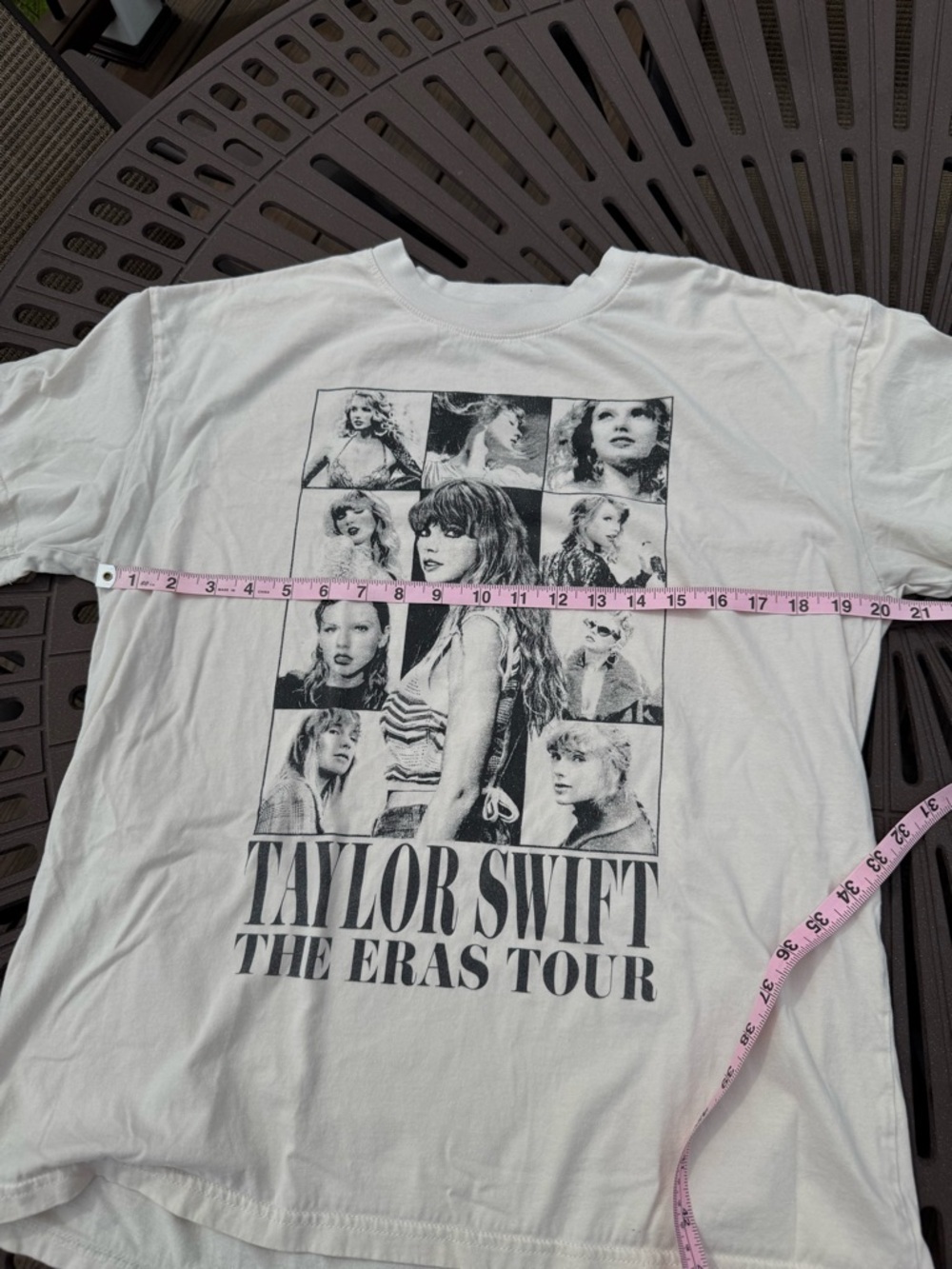 Taylor Swift White Graphic Photo-Collage 'The Eras Tour' Tee, Sz medium. - Picture 5 of 6